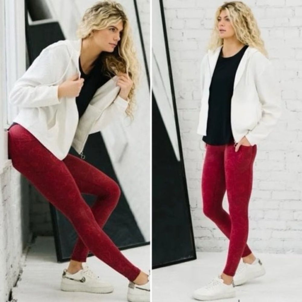 NWOT Zyia Women's Rosa Maze Light n Tight High Rise Legging size 4 Red